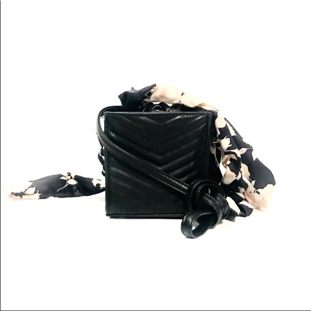 🖤Wild Fable Quilted Crossbody Bag with scarf